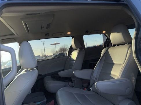 Used 2015 Toyota Sienna XLE Premium image 18