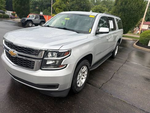 Used 2018 Chevrolet Suburban LT AWD/4WD image 9