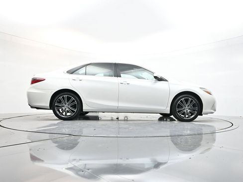 Used 2016 Toyota Camry SE image 34