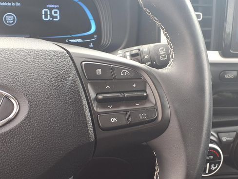 Used 2024 Hyundai Venue Limited FWD image 15