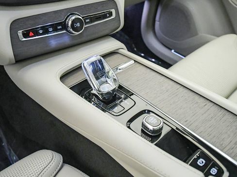 Certified 2023 Volvo XC90 B6 Ultimate w/ Protection Package Premier AWD/4WD image 21