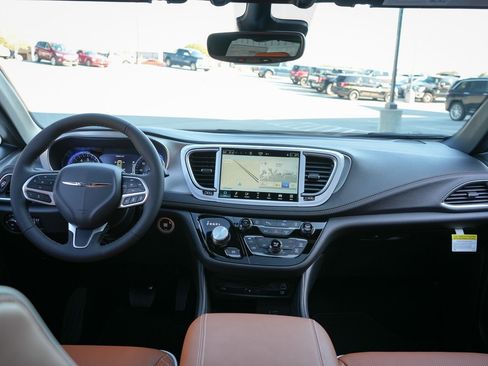 New 2026 Chrysler Pacifica Pinnacle image 21