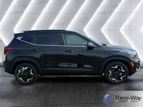 Used 2025 Kia Seltos EX w/ EX Sunroof Package image 6