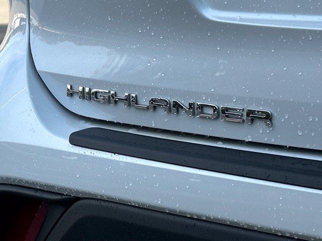 Used 2022 Toyota Highlander LE AWD/4WD image 8
