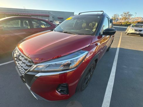 Used 2024 Nissan Kicks SR w/ SR Premium Package FWD image 3
