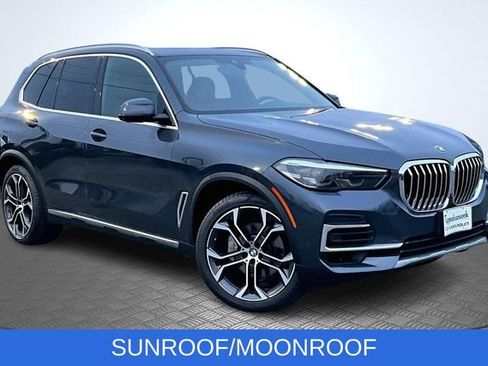 Used 2022 BMW X5 xDrive40i w/ Premium Package image 3