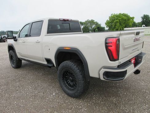 New 2026 GMC Sierra 2500 AT4 w/ AT4 Premium Plus Package AWD/4WD image 11