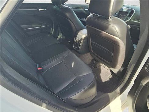 Used 2015 Chrysler 300 C w/ Harman/Kardon Audio Group image 18