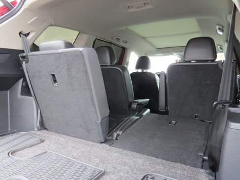 Used 2023 Volkswagen Atlas SEL Premium image 16