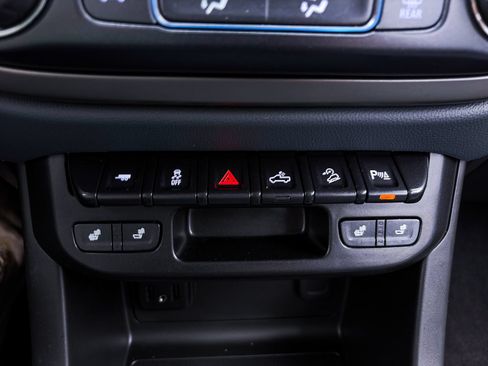 Used 2020 Chevrolet Colorado Z71 AWD/4WD image 26