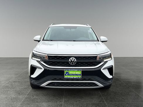Used 2022 Volkswagen Taos SE image 2