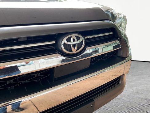 Used 2020 Toyota 4Runner Limited AWD/4WD image 31