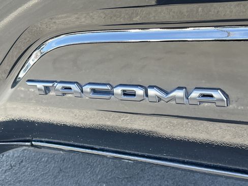 Used 2024 Toyota Tacoma TRD Off-Road AWD/4WD image 9