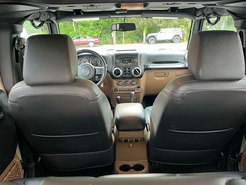 Used 2017 Jeep Wrangler Unlimited Rubicon AWD/4WD image 23