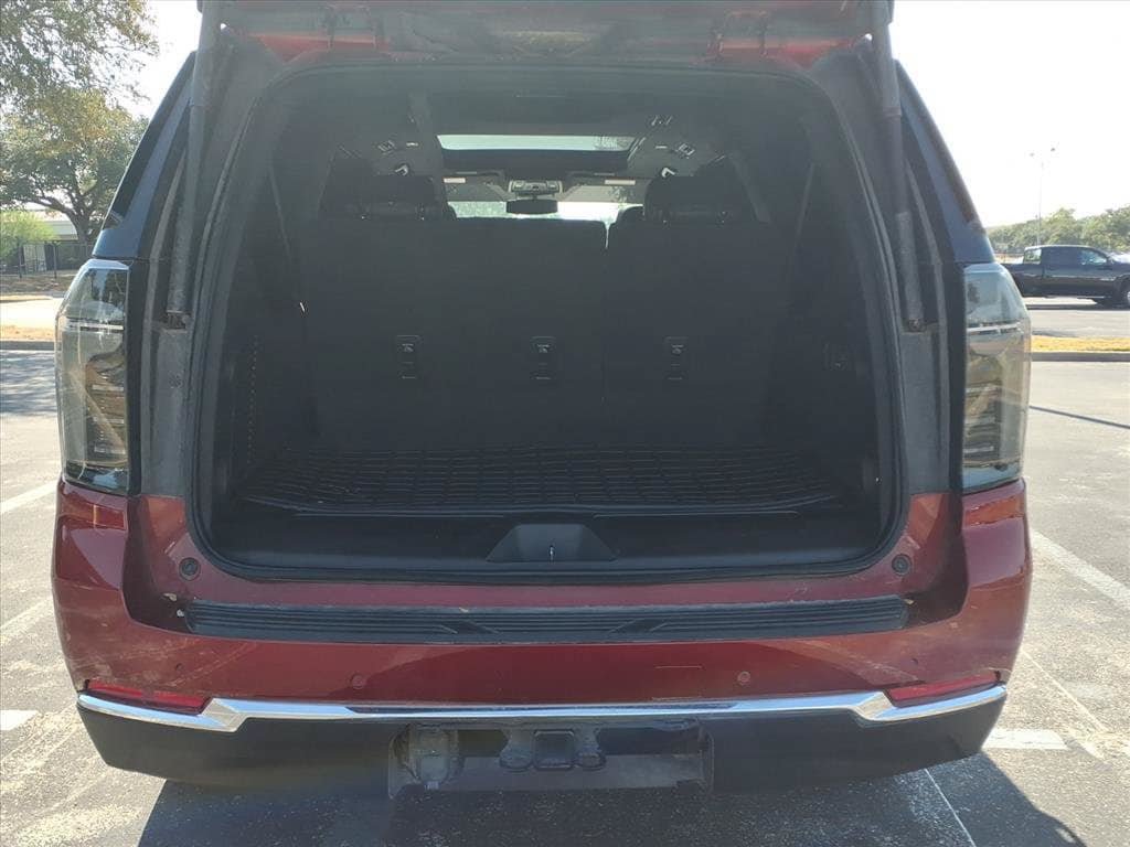 Used 2025 Chevrolet Suburban LT w/ Comfort Package RWD image 17