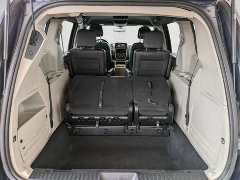 Used 2017 Dodge Grand Caravan SXT image 6