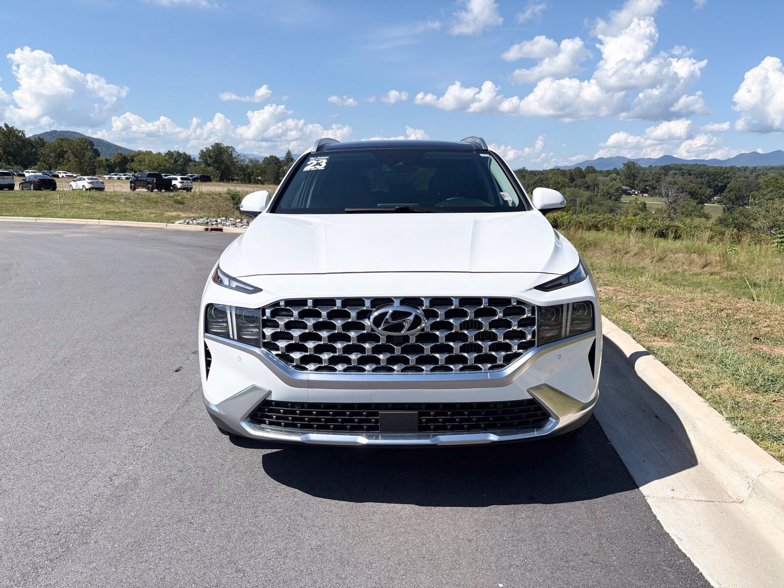 Used 2023 Hyundai Santa Fe Limited AWD/4WD image 2