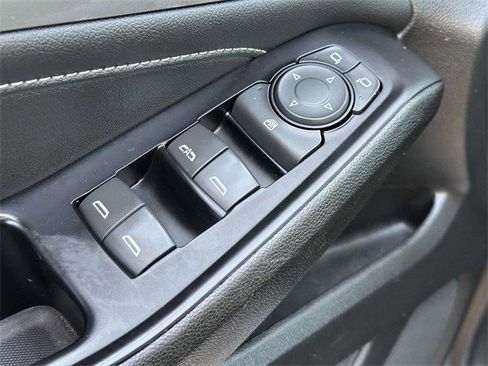 Certified 2023 Chevrolet Traverse LT w/ Rear Camera Mirror Package image 23