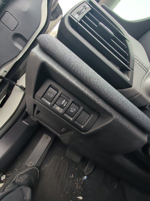 Used 2023 Subaru Outback Premium AWD/4WD image 14