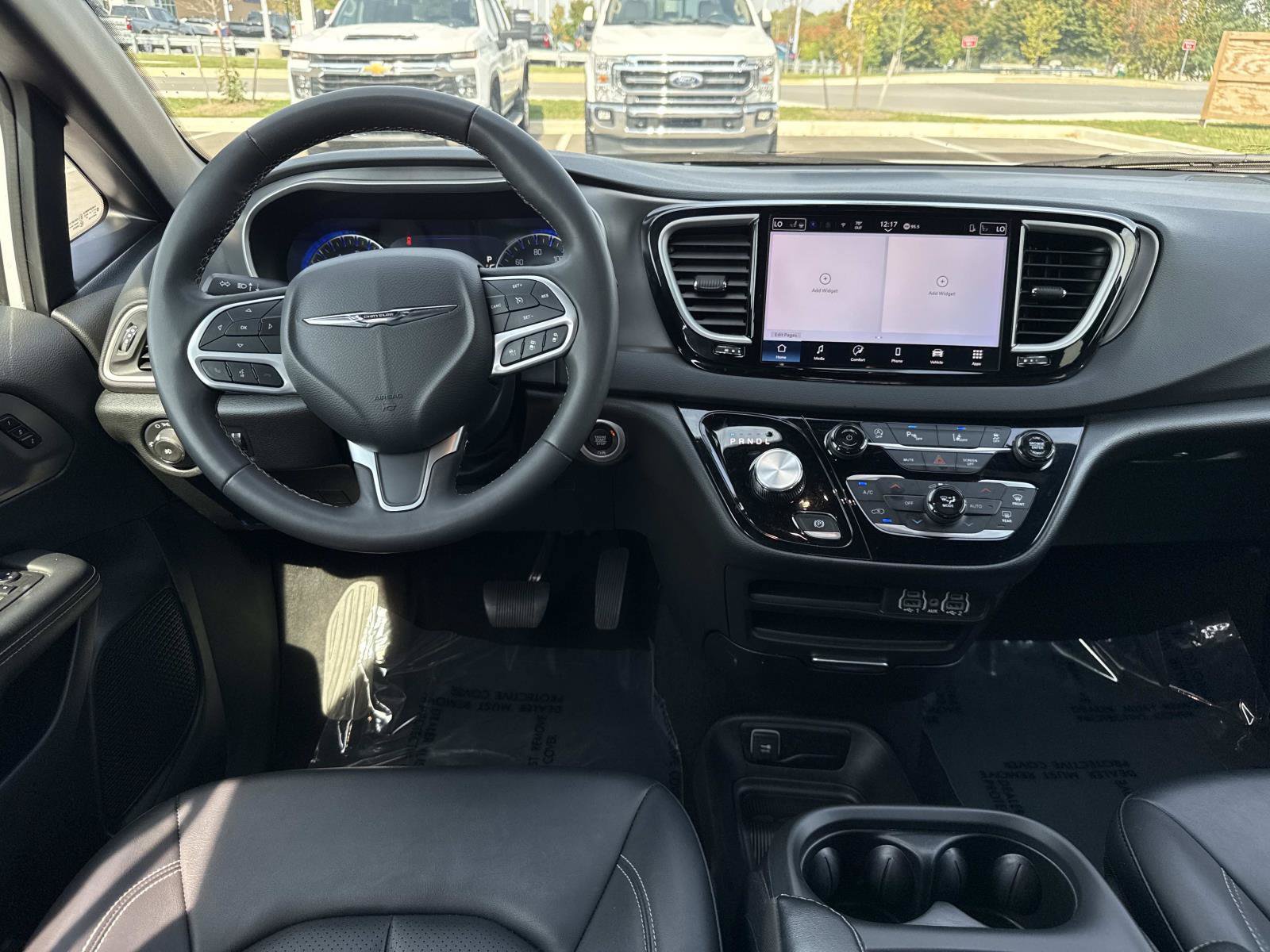 Used 2025 Chrysler Pacifica Select FWD image 8