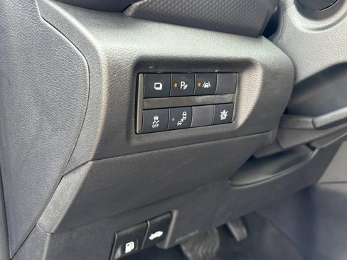 Used 2021 Nissan Kicks S FWD image 17