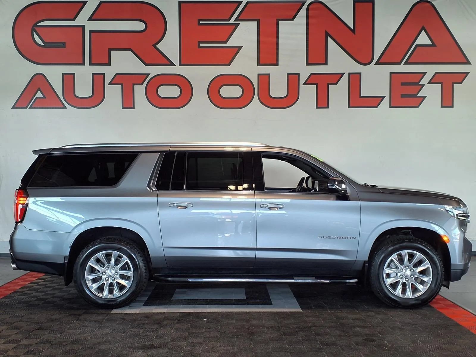Used 2021 Chevrolet Suburban Premier AWD/4WD image 1