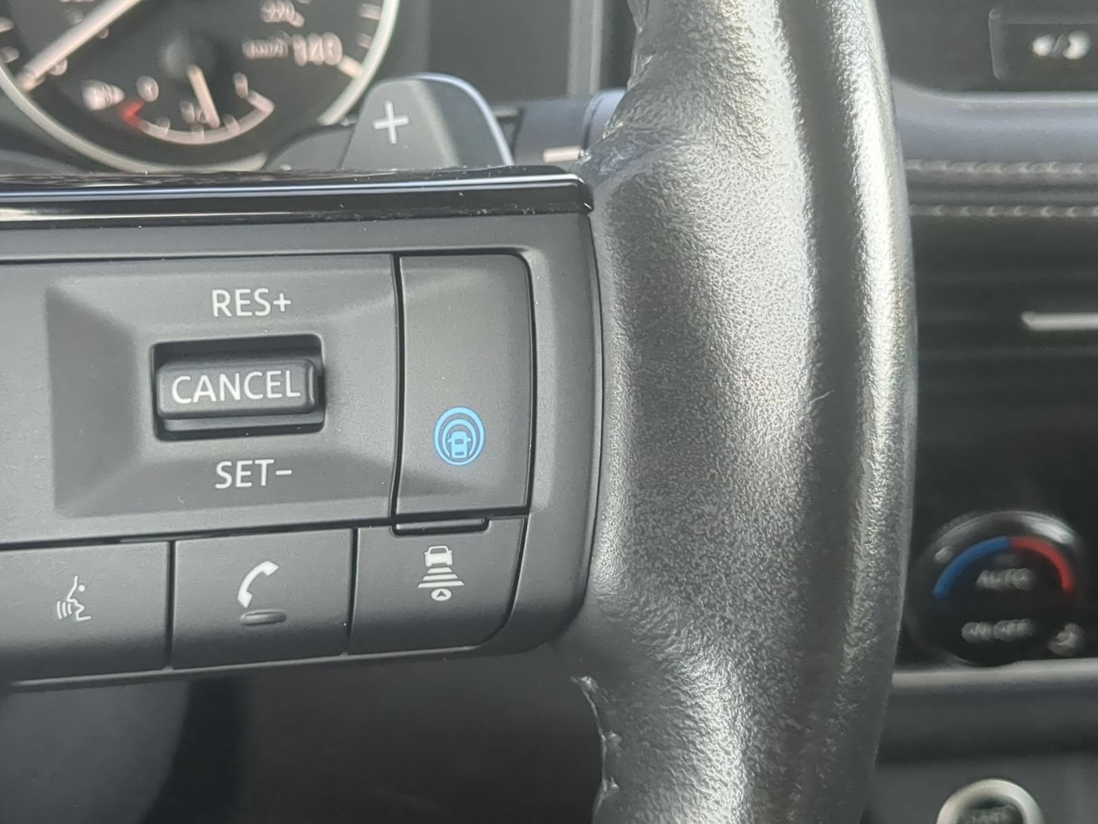 Used 2023 Nissan Rogue SL w/ SL Premium Package FWD image 18