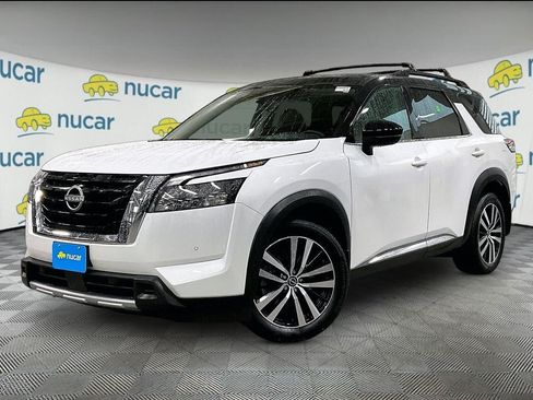 Used 2025 Nissan Pathfinder Platinum AWD/4WD image 3