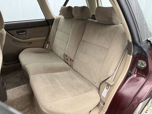 Used 2001 Subaru Outback Wagon image 21