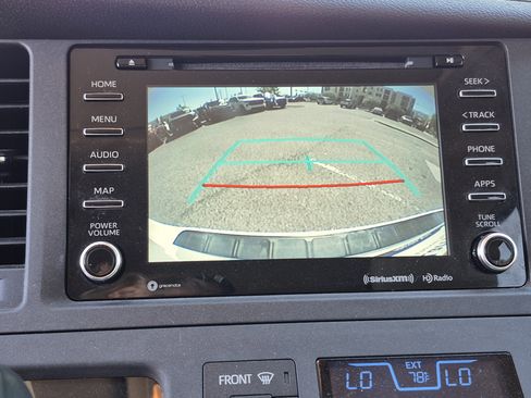 Used 2020 Toyota Sienna XLE w/ XLE Navigation Package image 30