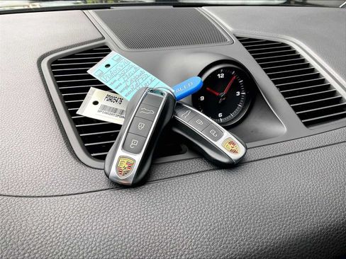 Certified 2023 Porsche Cayenne Platinum Edition AWD/4WD image 21