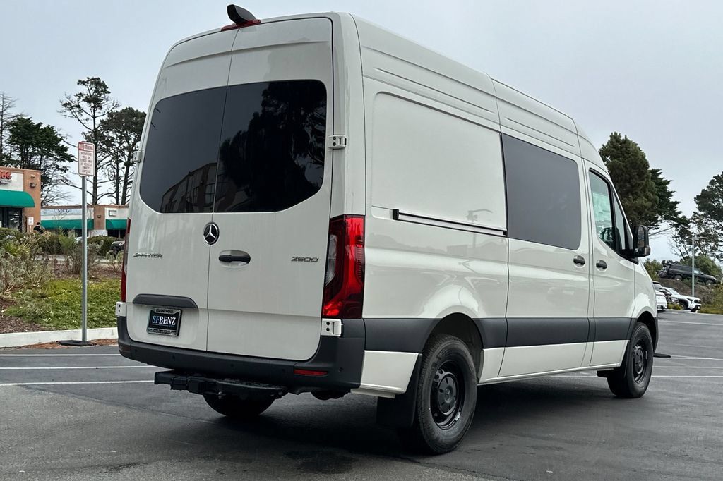 Used 2025 Mercedes-Benz Sprinter 2500 image 4