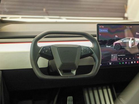 Used 2024 Tesla Cybertruck AWD Crew Cab image 18