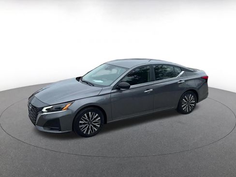 Used 2025 Nissan Altima 2.5 SV FWD image 8