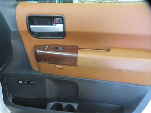 Used 2017 Toyota Sequoia Platinum RWD image 32