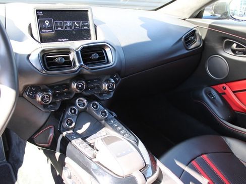 Used 2020 Aston Martin V8 Vantage Coupe image 25