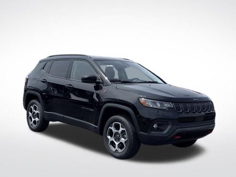 Used 2022 Jeep Compass Trailhawk w/ Trailhawk Convenience Group AWD/4WD image 4