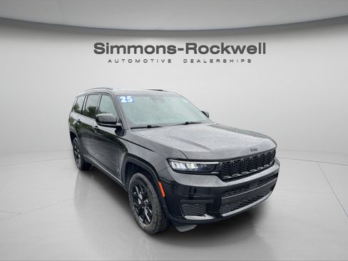 Used 2025 Jeep Grand Cherokee L Altitude AWD/4WD image 7