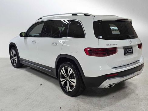 Used 2024 Mercedes-Benz GLB 250 4MATIC image 5