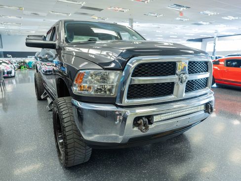 Used 2018 RAM 2500 Tradesman w/ Chrome Appearance Group AWD/4WD image 3