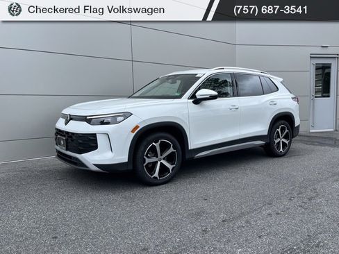 New 2025 Volkswagen Tiguan SE image 10