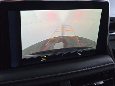 Used 2024 Chevrolet Suburban LT image 25