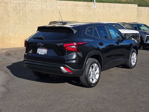 Certified 2024 Chevrolet Trax LS w/ LS Convenience Package FWD image 6