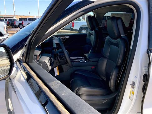 New 2026 Lincoln Aviator Reserve w/ Luxury Package image 9