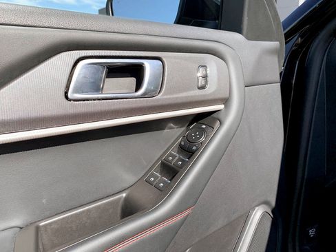 Used 2025 Ford Explorer ST-Line AWD/4WD image 16