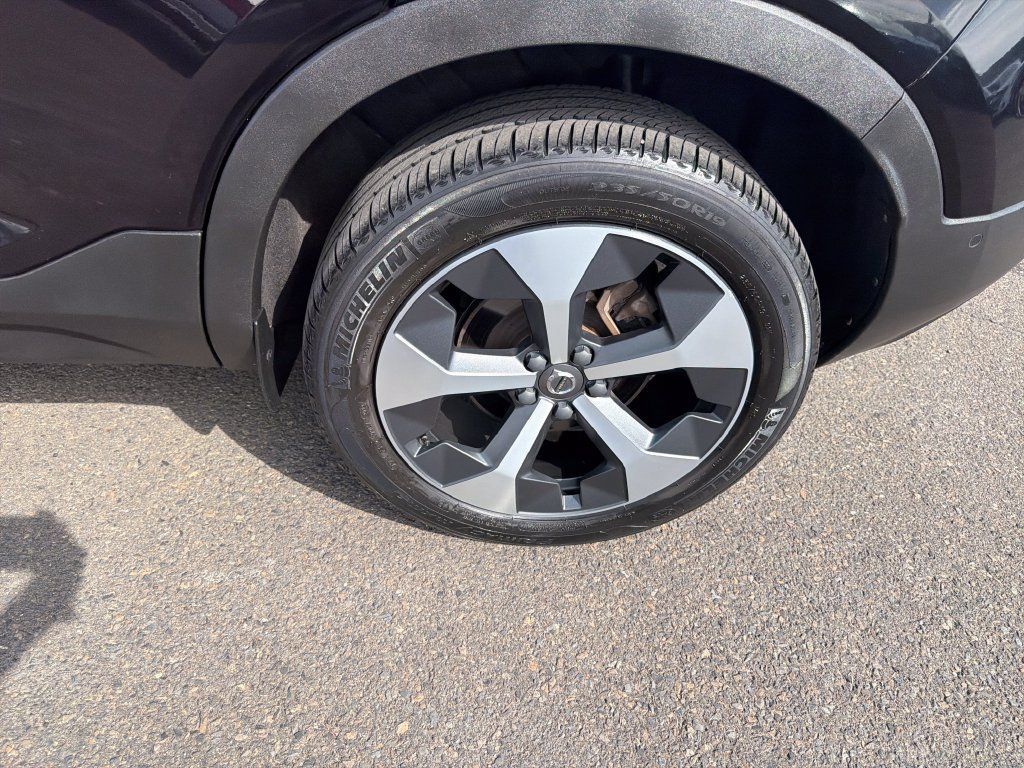 Used 2023 Volvo XC40 B5 Plus w/ Driver Assist Package AWD/4WD image 31