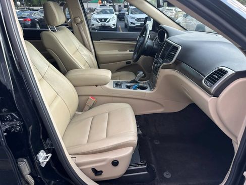 Used 2018 Jeep Grand Cherokee Limited AWD/4WD image 12