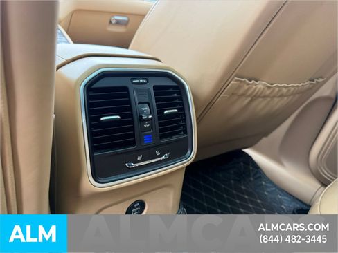 Used 2017 Porsche Macan AWD/4WD image 11