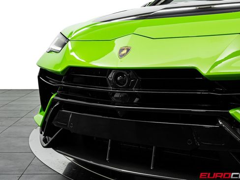 Used 2023 Lamborghini Urus Performante AWD/4WD image 13