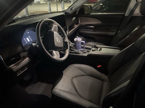 Used 2025 Toyota Grand Highlander AWD image 6